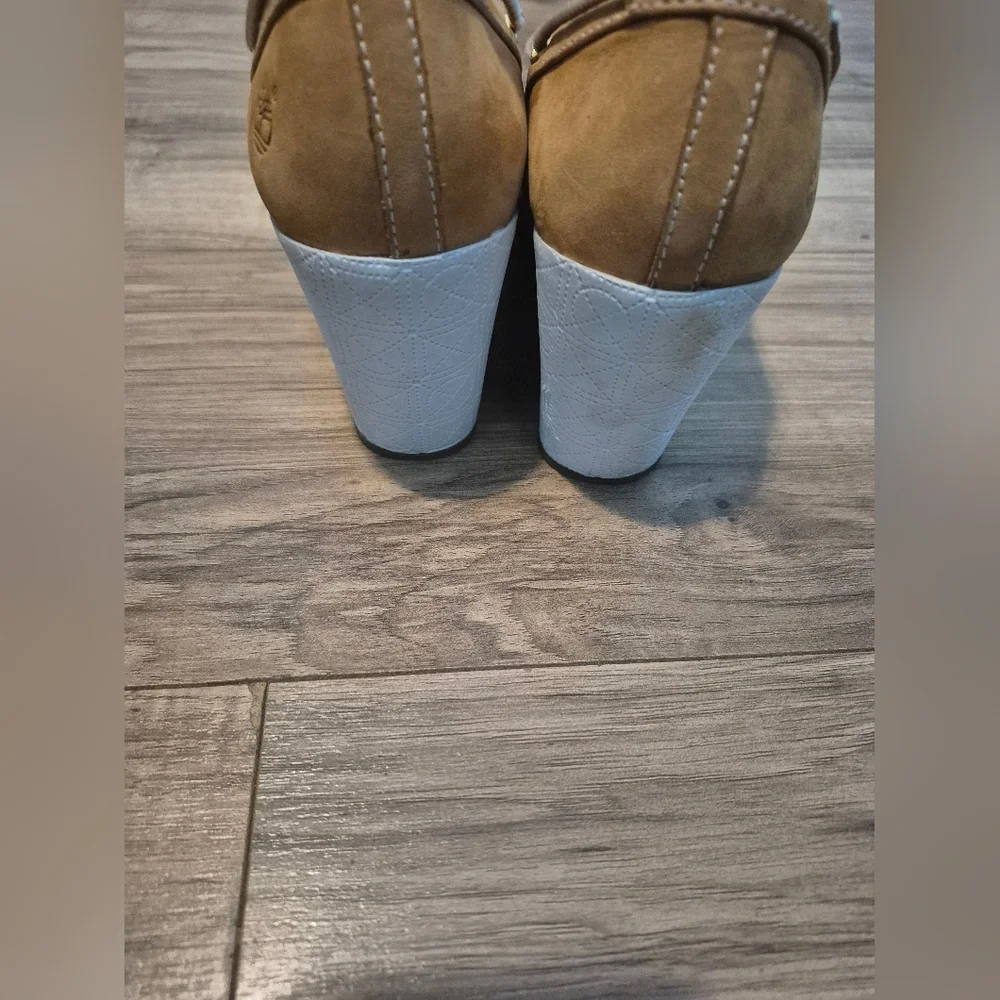 Timberland Tan Boat Shoes with Classic Moccasin Stitching